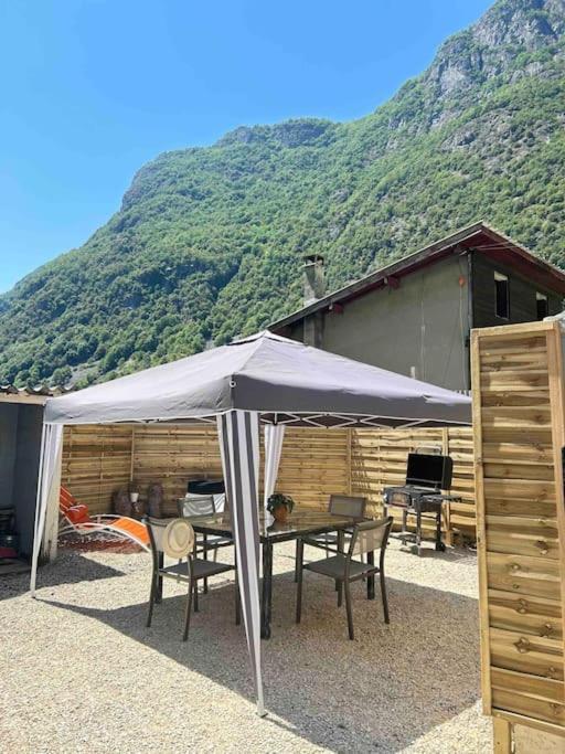 Charmante Maison De Montagne Pour 8 Personnes Livet-et-Gavet Exterior foto